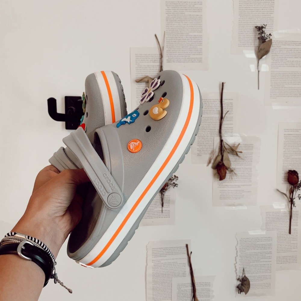 grey crocs with coral crockband